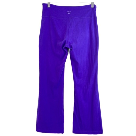 Beyond Yoga Original Capri Yoga Pants in Amethyst Purple - Picture 4 of 7